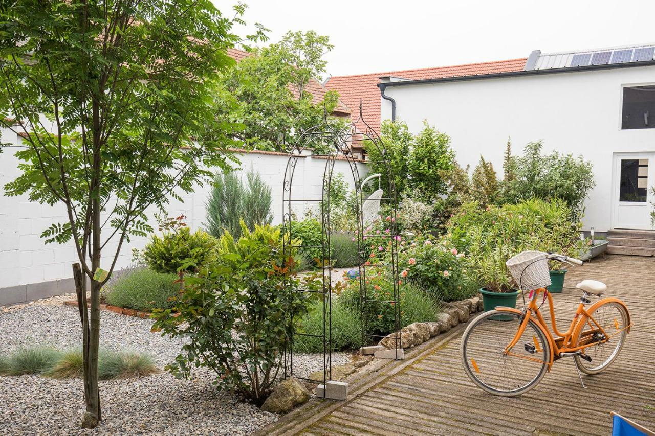 Ferienwohnung Weingut Gsellmann - Wohnen bei Ilse Gols Exterior foto